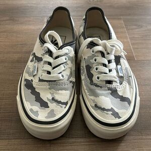 Vans Classic Authentic Camo Size 3.5 Men / 5.0 Women